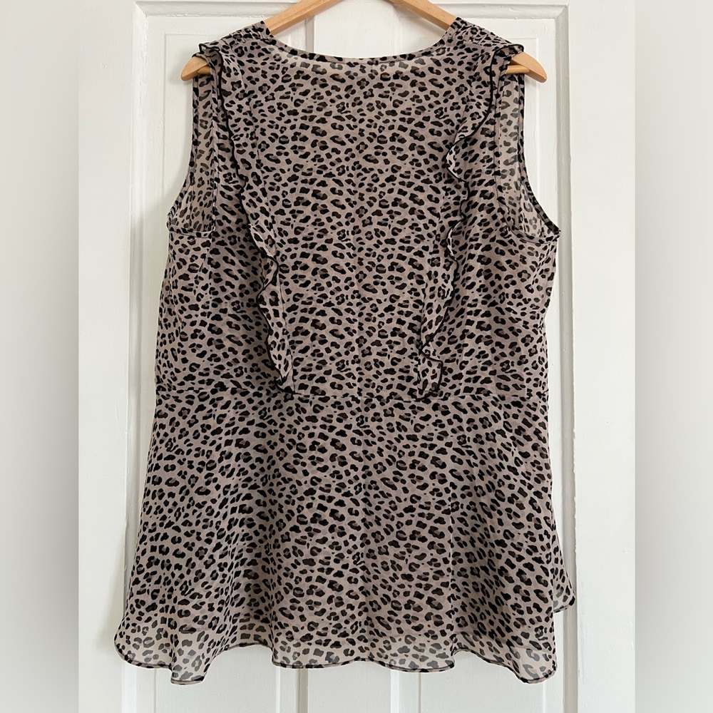Cabi Blouse XL #3612 Animal Print Layered Flutter Blouse Sleeveless Work Office - Picture 2 of 6